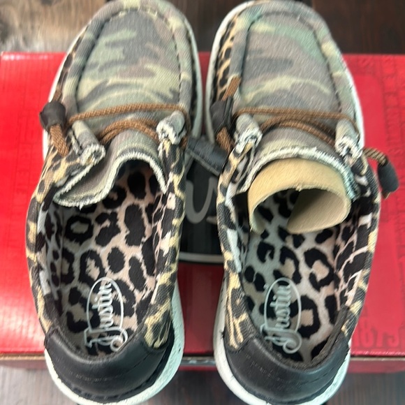 Justin Boots Camouflage Leopard Moccasins - Picture 10 of 12